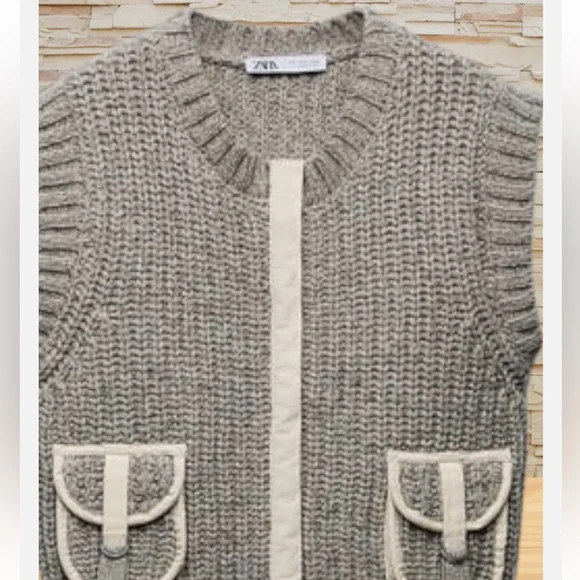 Zara Chunky Knit Round Neck Utility Pocket
Beige Marl Gray Sweater Vest Size S - Picture 2 of 15